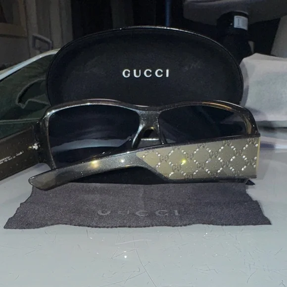 Gucci Sunglasses - Picture 3 of 4